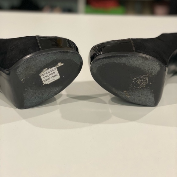 Used only once true to size 
No box, no dust bag
Original Price $750.00+NYC tax - Picture 4 of 5